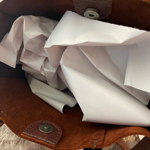 Portland Leather LOLA CROSSBODY TOTE - Picture 9 of 10